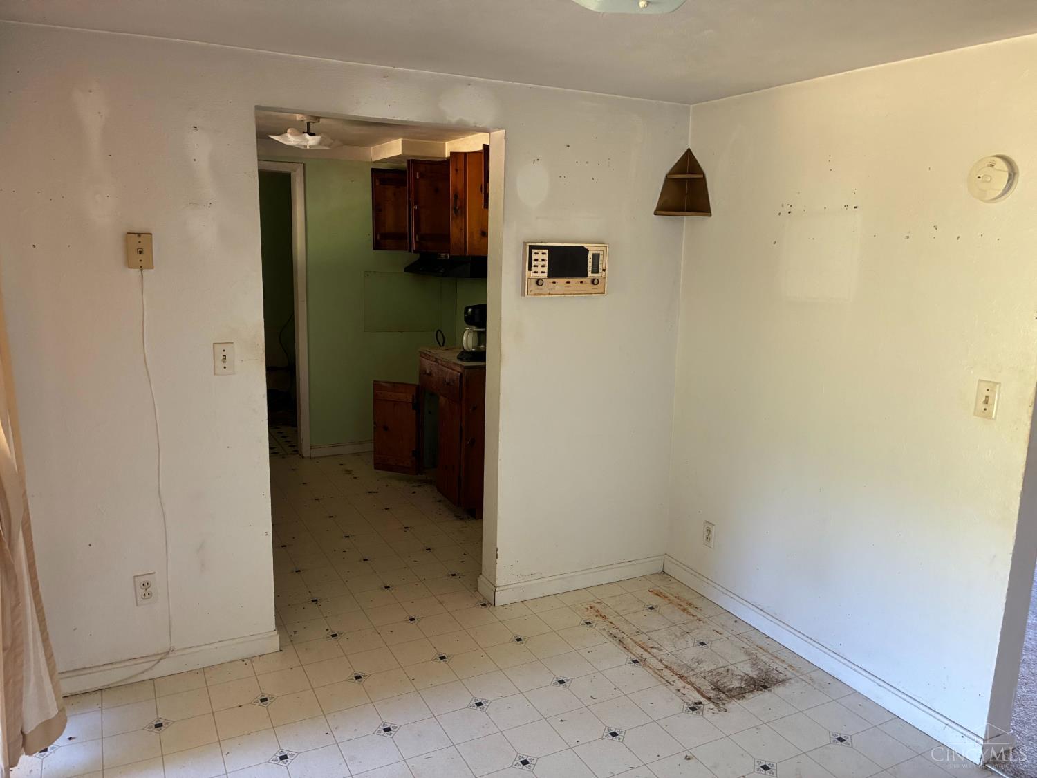 3rd image of 6374 Tracy Rd, Washington Twp, OH 45171 | MLS# 1886730