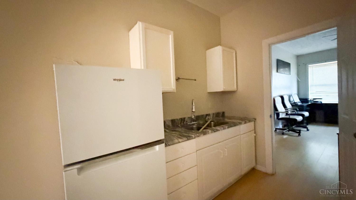 24 University Avenue, Cincinnati, OH, 45219 — photo 9