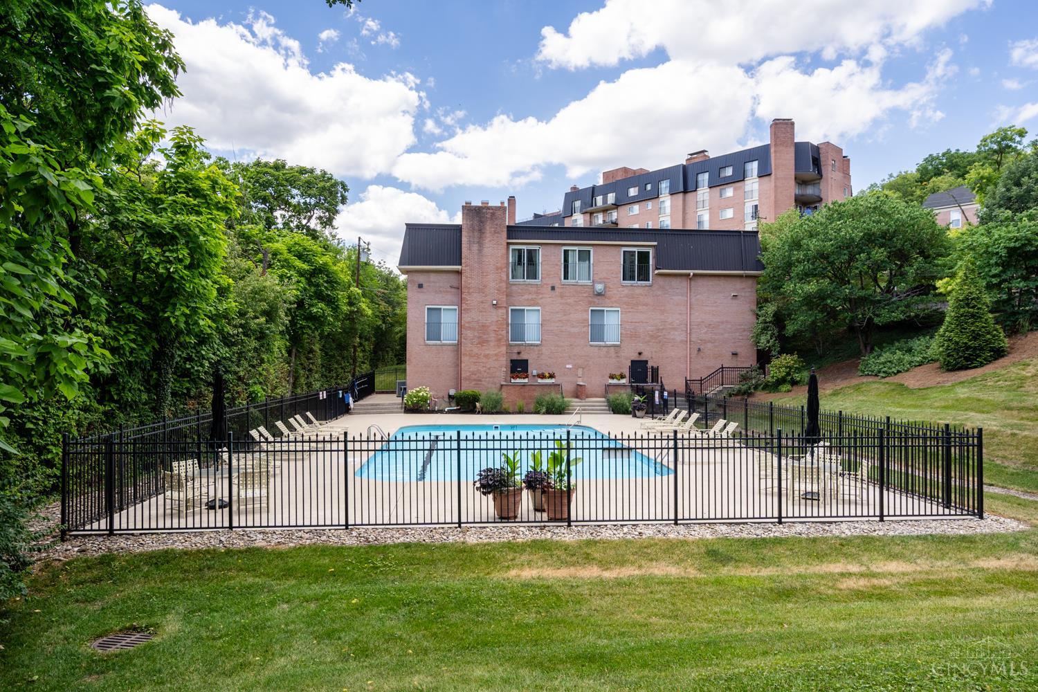 880 Rue De La Paix #A24, Cincinnati, OH, 45220 — photo 37