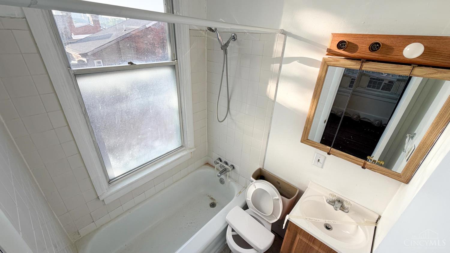 24 University Avenue, Cincinnati, OH, 45219 — photo 57