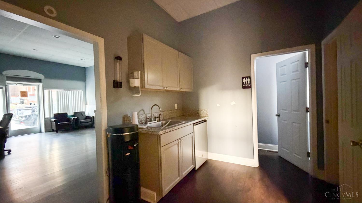 24 University Avenue, Cincinnati, OH, 45219 — photo 13