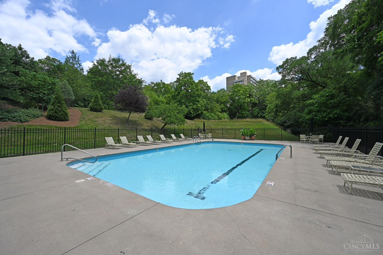 880 Rue De La Paix #A24, Cincinnati, OH, 45220 — photo 38