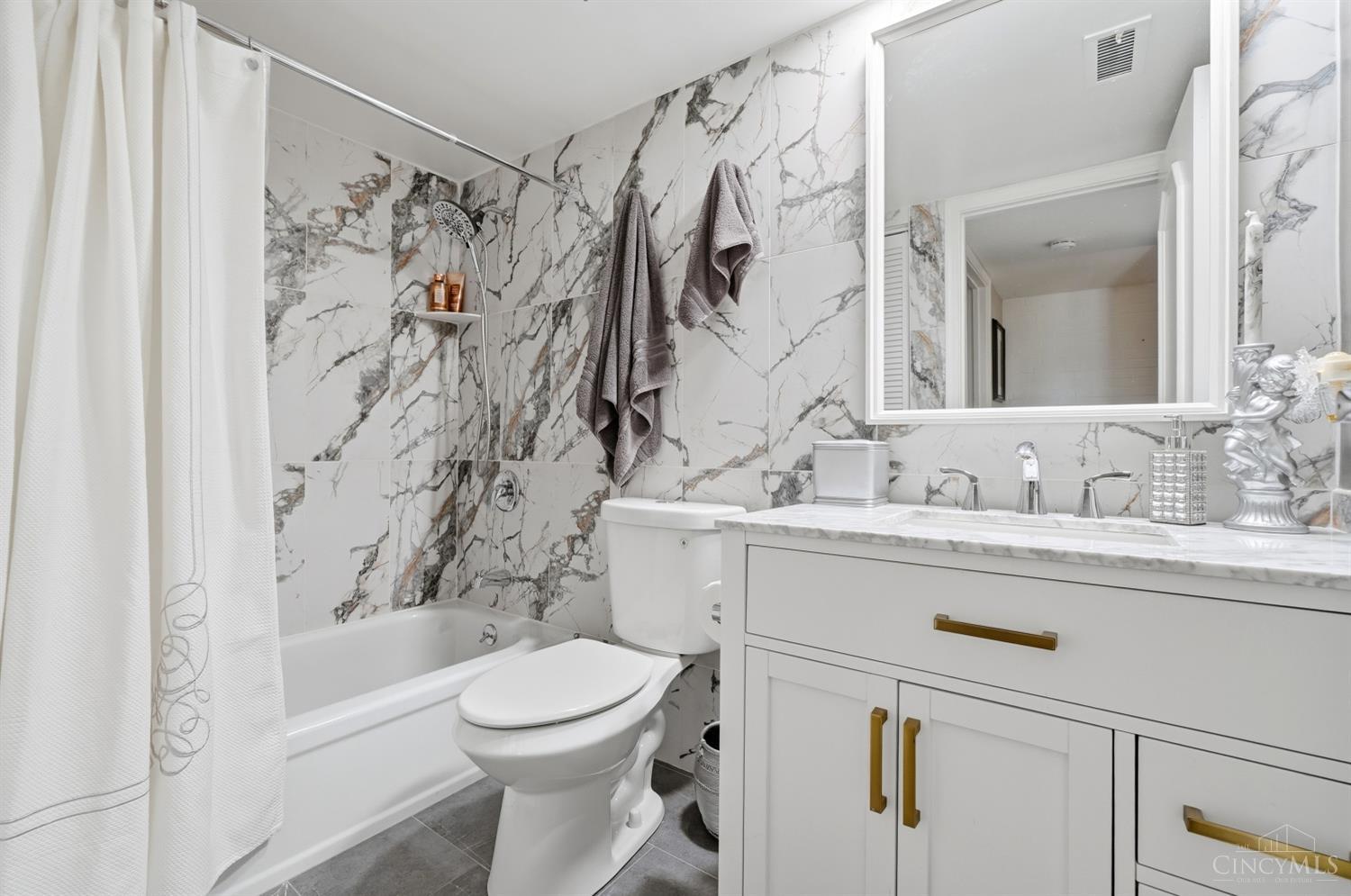 880 Rue De La Paix #A24, Cincinnati, OH, 45220 — photo 30