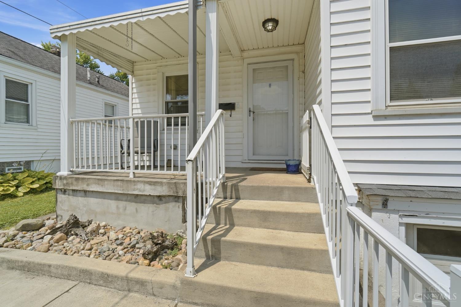 This home — photo 4