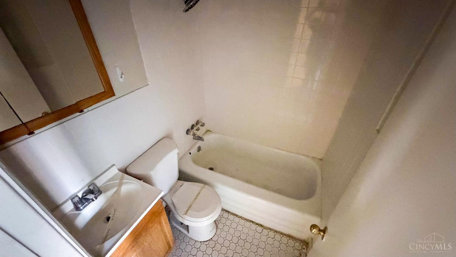 24 University Avenue, Cincinnati, OH, 45219 — photo 33