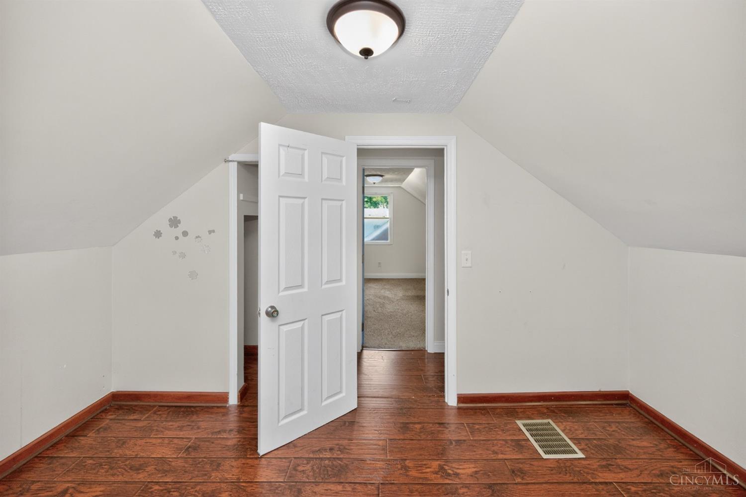 9520 West Avenue, Blue Ash, OH, 45242 — photo 23