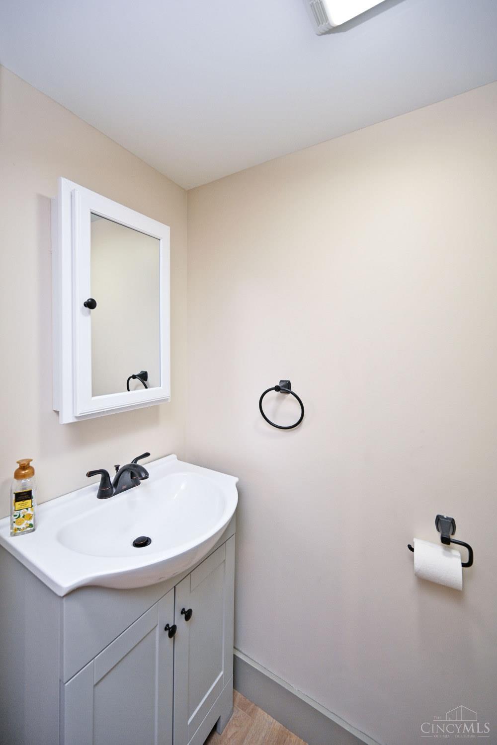 23 Creekwood Square, Glendale, OH, 45246 — photo 30