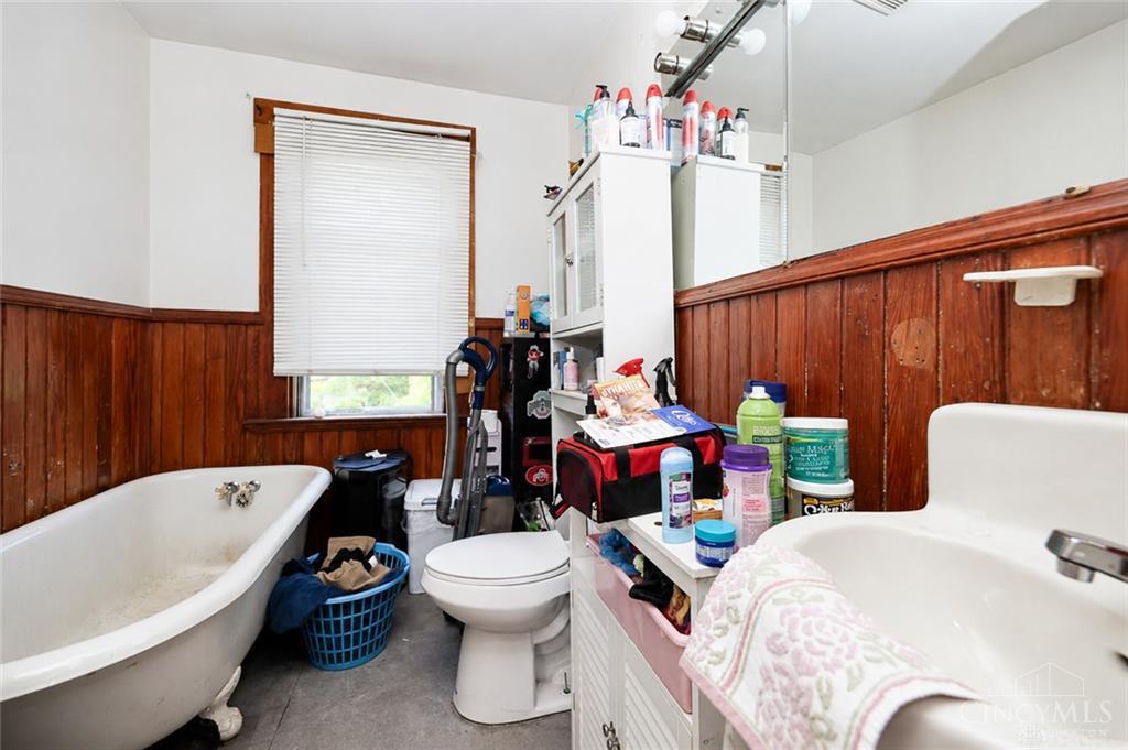 Homes for sale in Dayton, OH | 1315 Riverside Dr, Dayton, OH 45405 | MLS# 1887326
