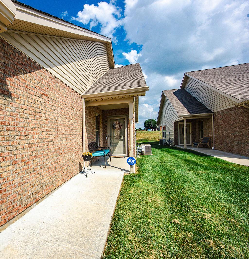 5th image of 735 Villa Ct, Trenton, OH 45067