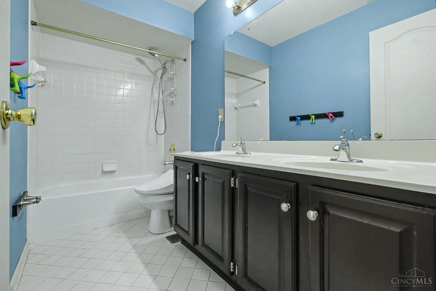 7279 Rolling Meadows Drive, West Chester, OH, 45069 — photo 9