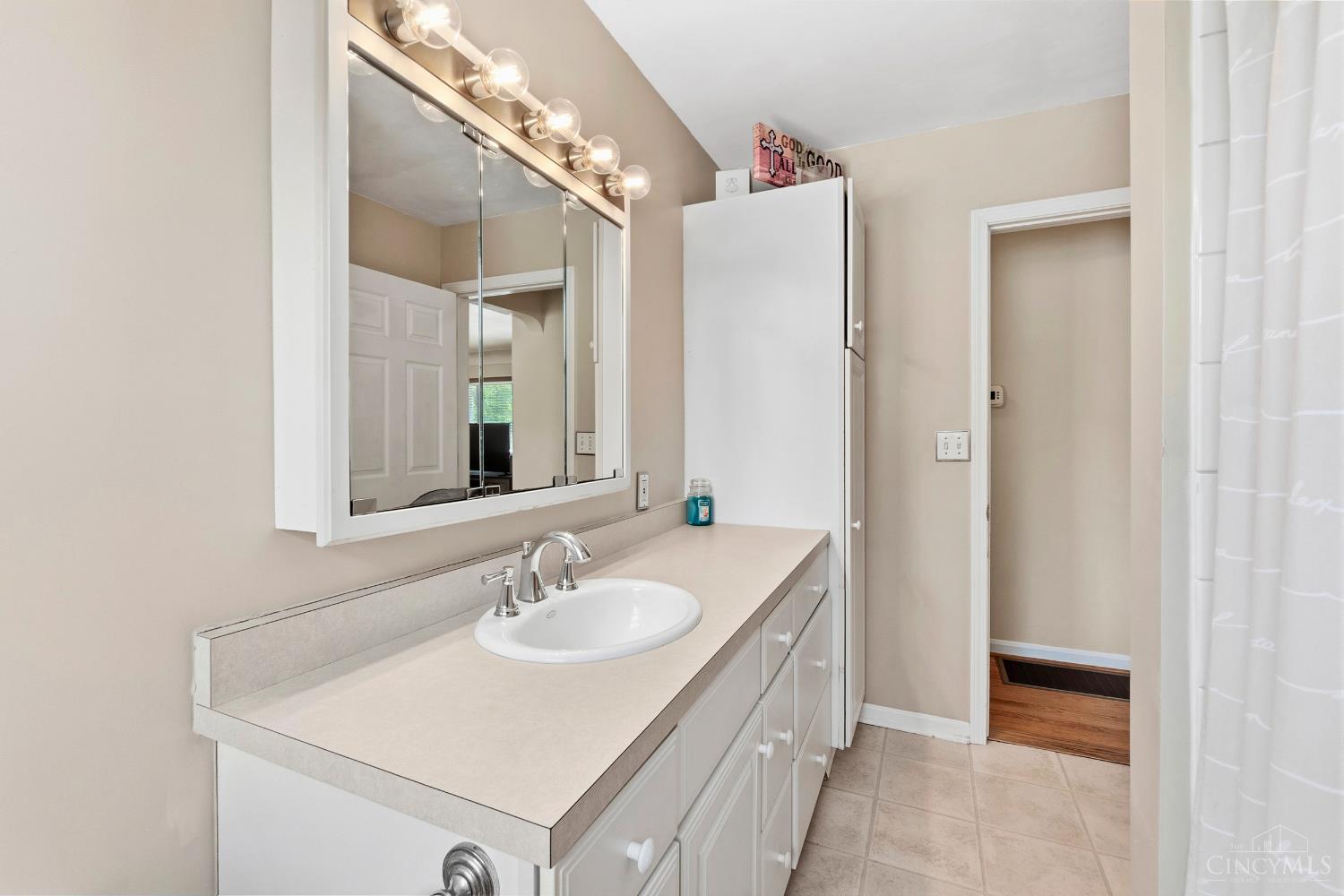 149 Ireland Avenue, Greenhills, OH, 45218 — photo 14