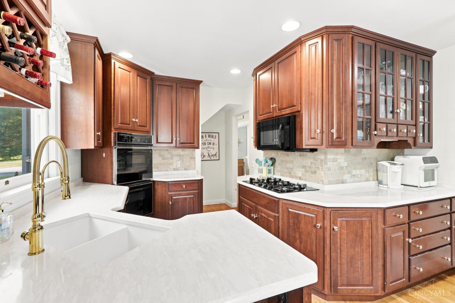 4th image of 935 Congress Ave, Glendale, OH 45246 | MLS# 1887188