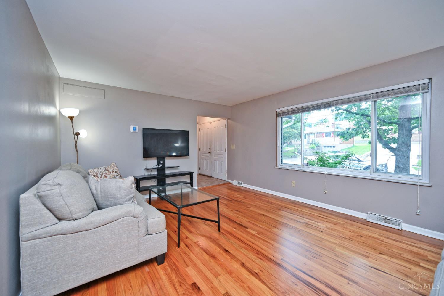 6586 Oak Knoll Drive, Cincinnati, OH, 45224 — photo 9