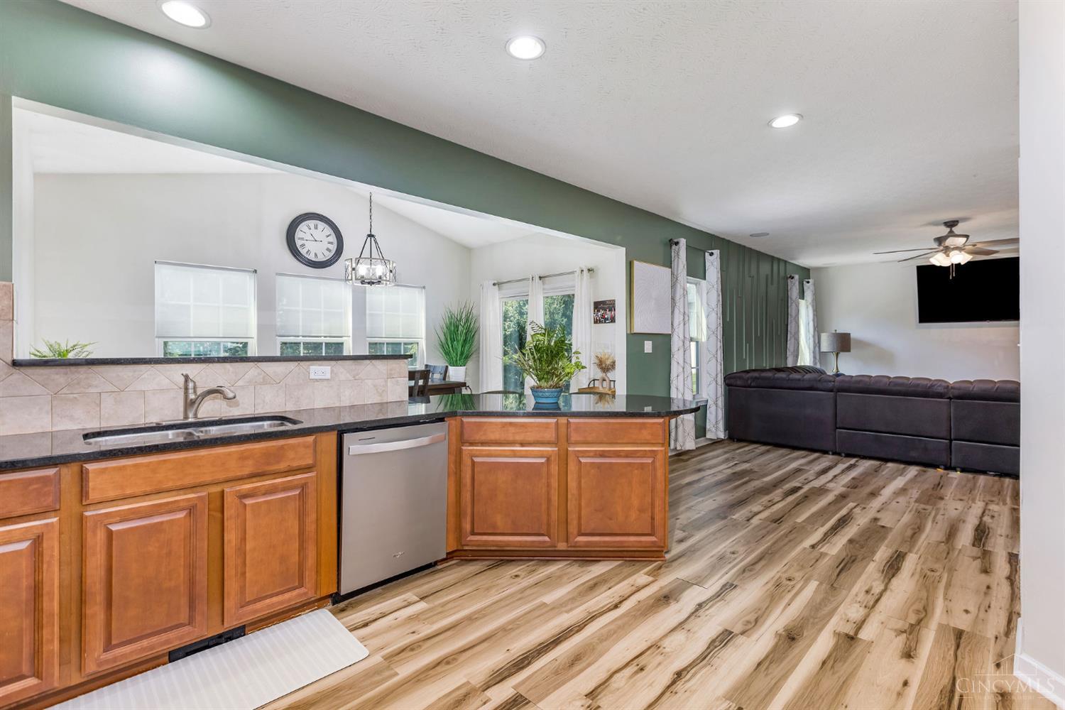 3712 Whisper Creek Drive, Butler Twp, OH, 45414 — photo 9