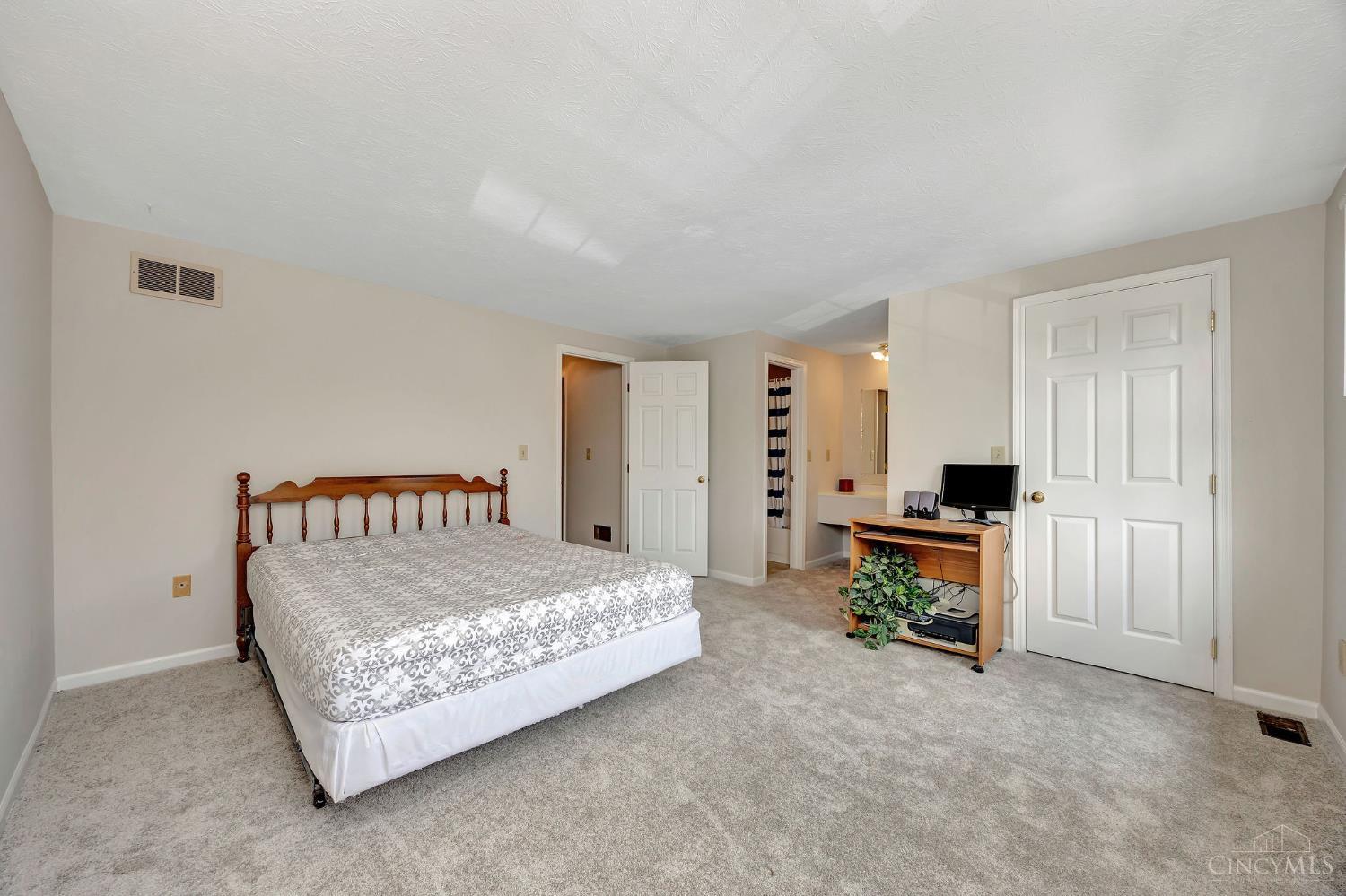 10917 Barrington Court, Sycamore Twp, OH, 45242 — photo 26