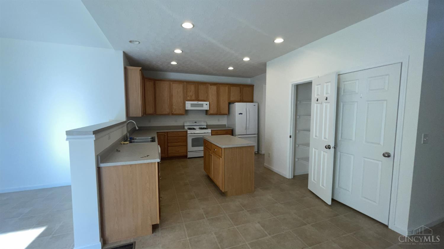5095 Snow Valley Lane, Liberty Twp, OH, 45011 — photo 3
