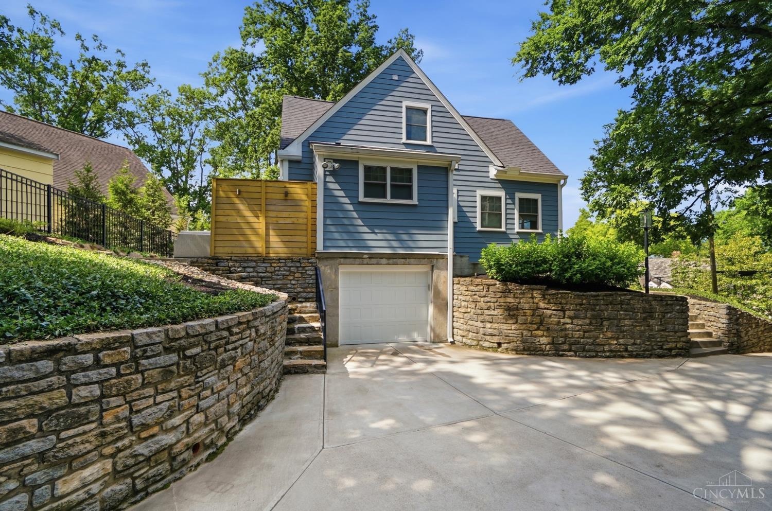 1220 Cliff Laine Drive
