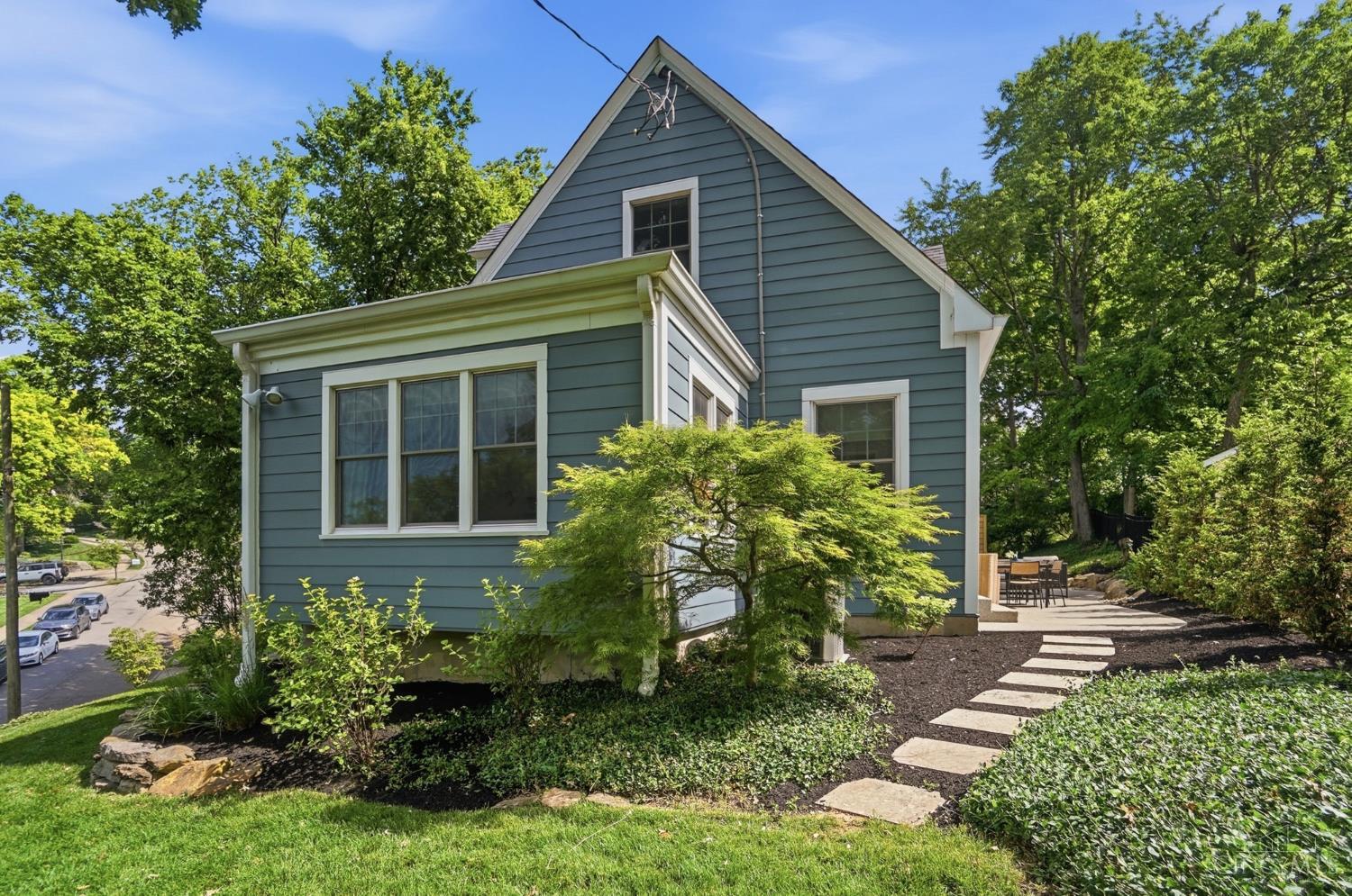 1220 Cliff Laine Drive
