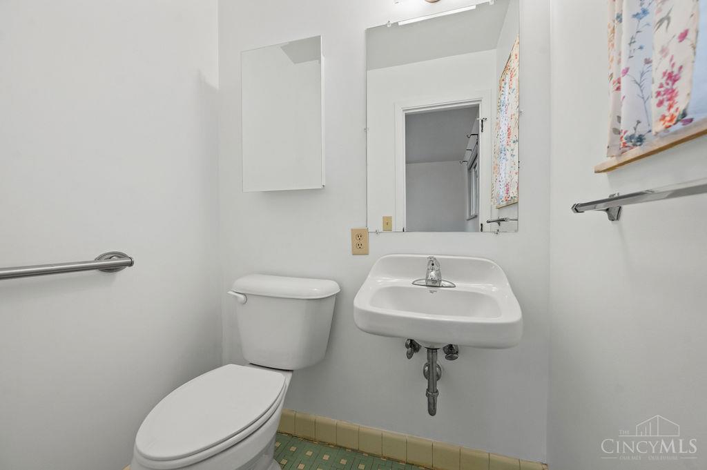 3670 Gailynn Drive, Green Twp, OH, 45211 — photo 34