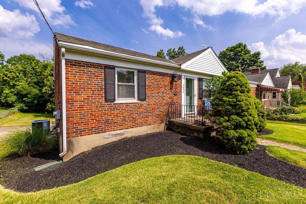 4894 Oaklawn Drive, Cincinnati, OH, 45227 — photo 2