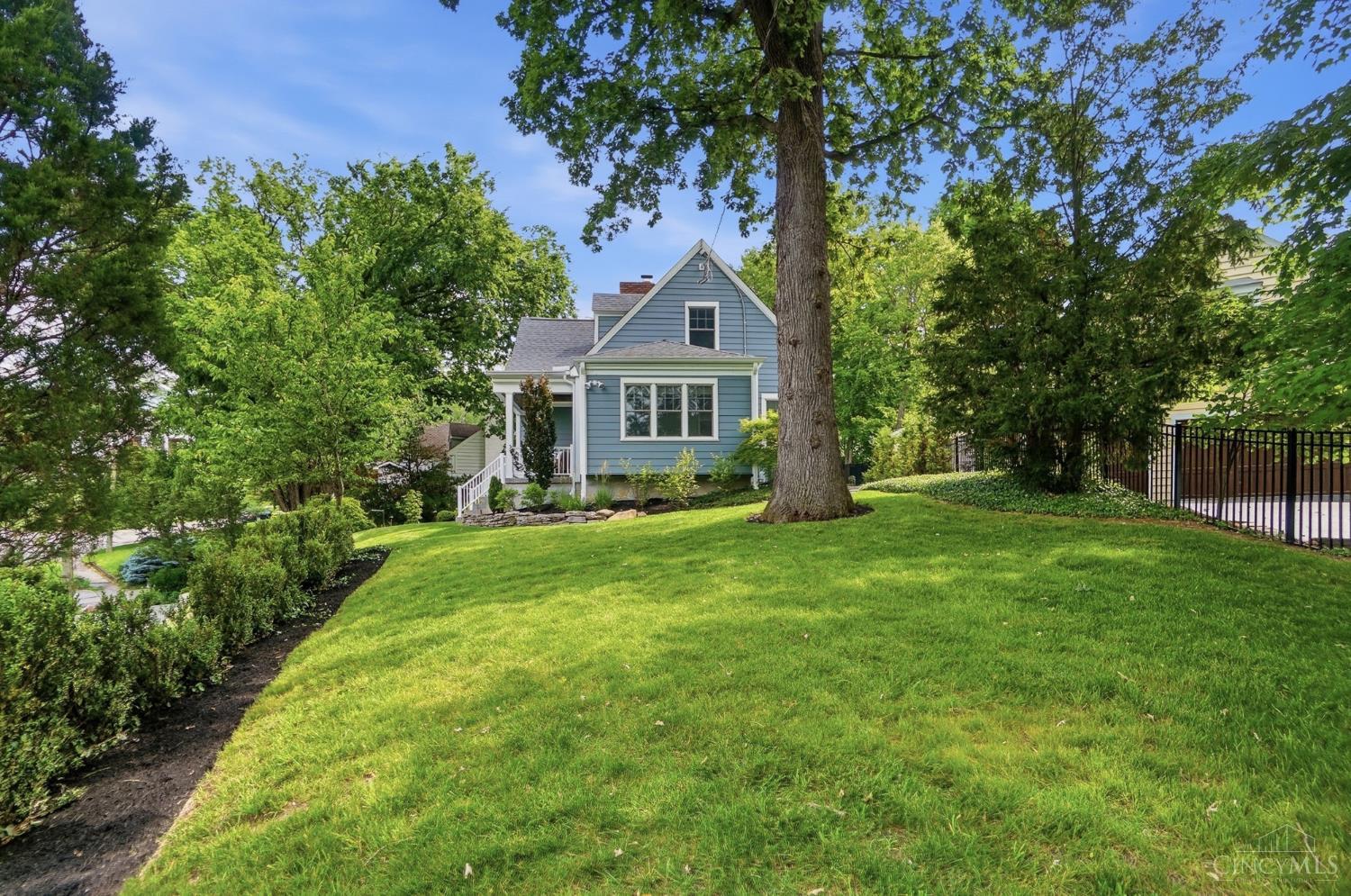 1220 Cliff Laine Drive