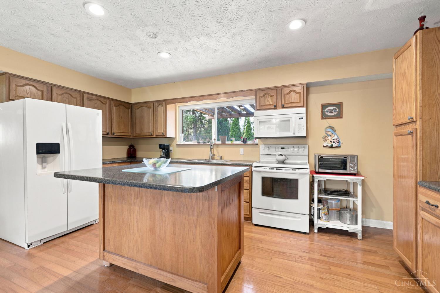 4555 Ross Avenue, Franklin Twp, OH, 45005 — photo 5