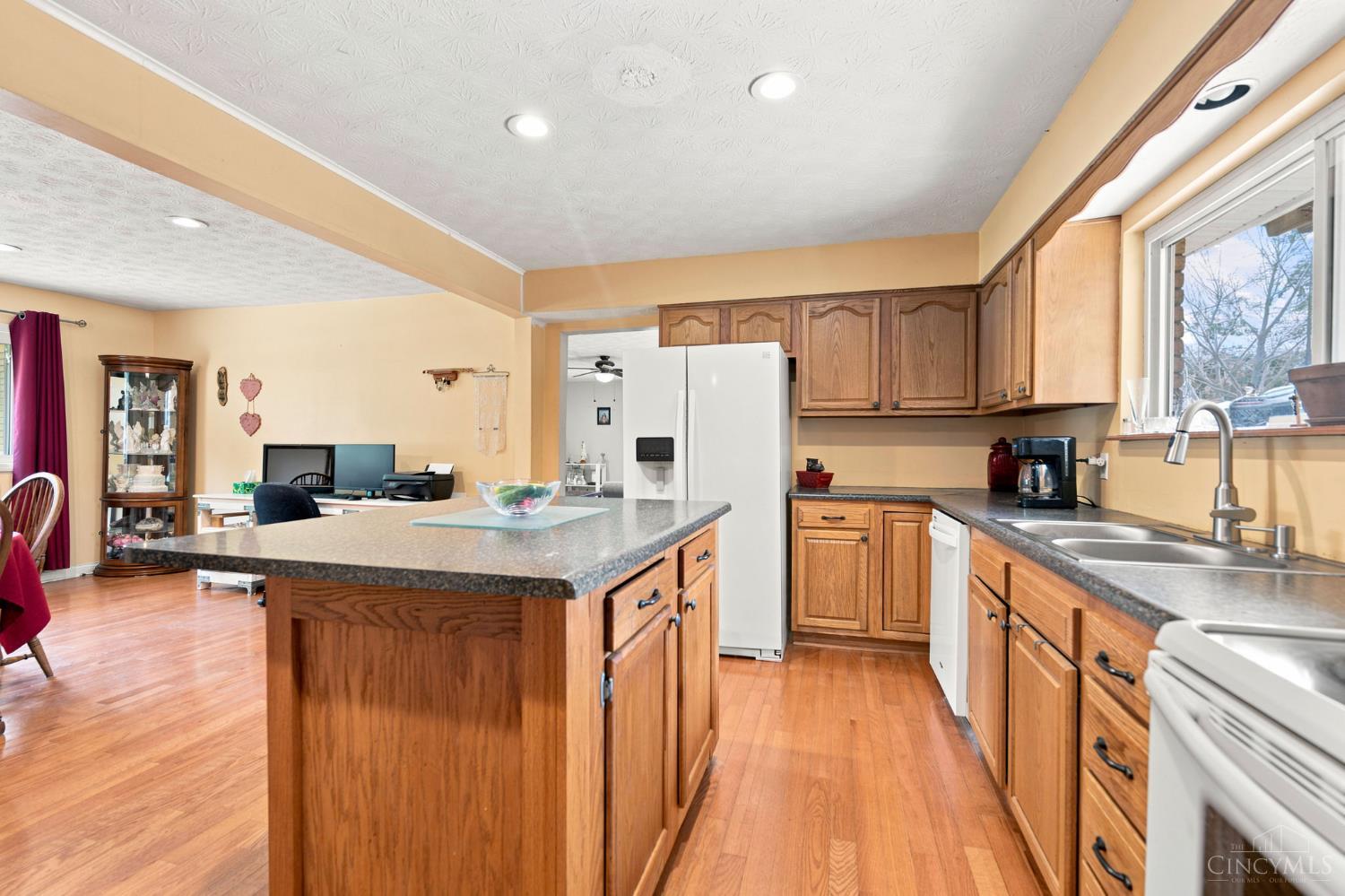 4555 Ross Avenue, Franklin Twp, OH, 45005 — photo 7