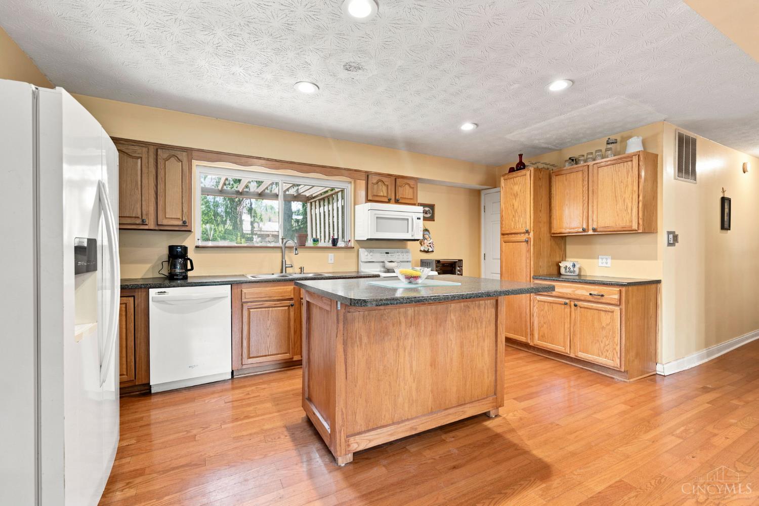 4555 Ross Avenue, Franklin Twp, OH, 45005 — photo 8