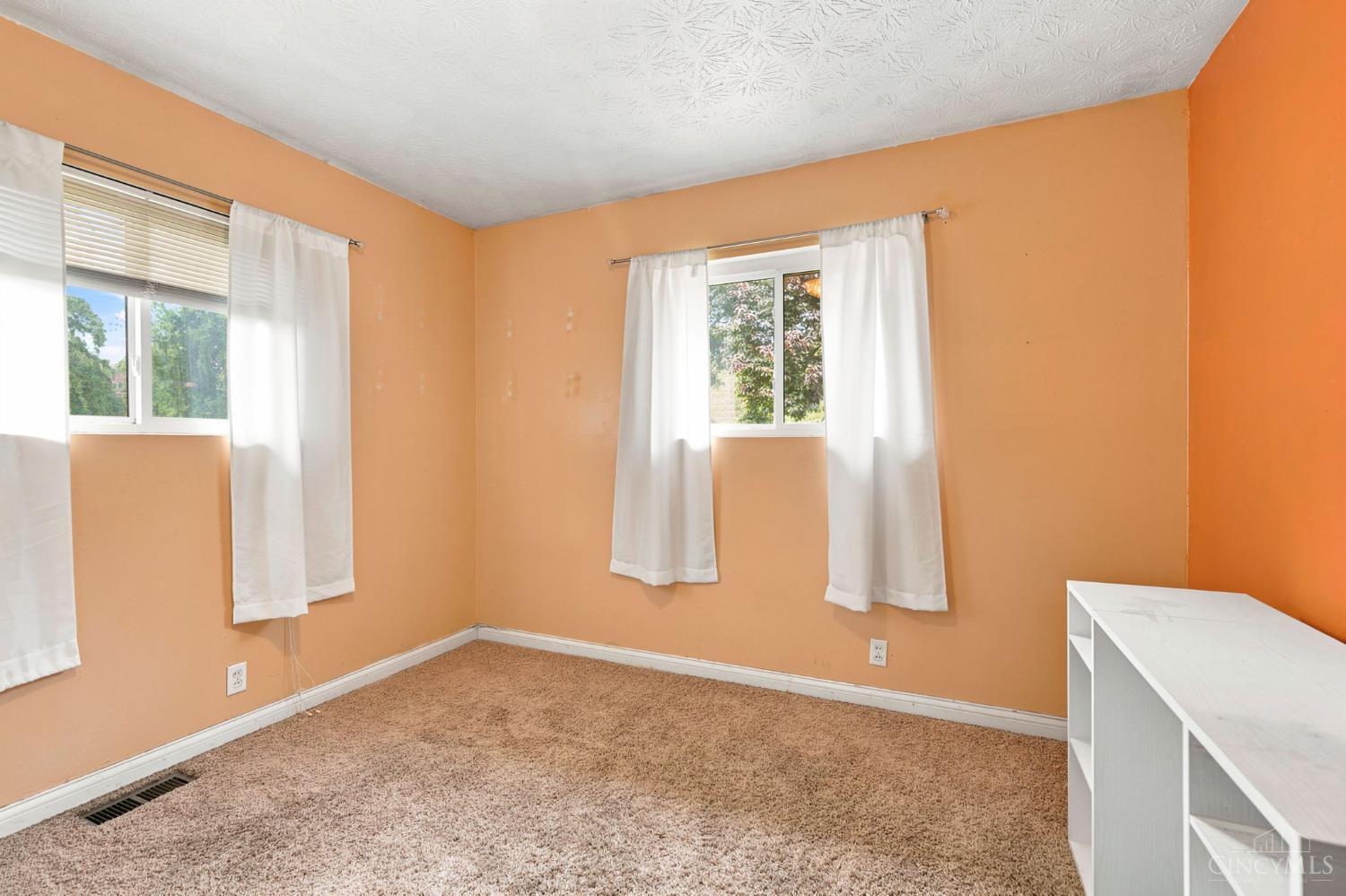 4555 Ross Avenue, Franklin Twp, OH, 45005 — photo 17