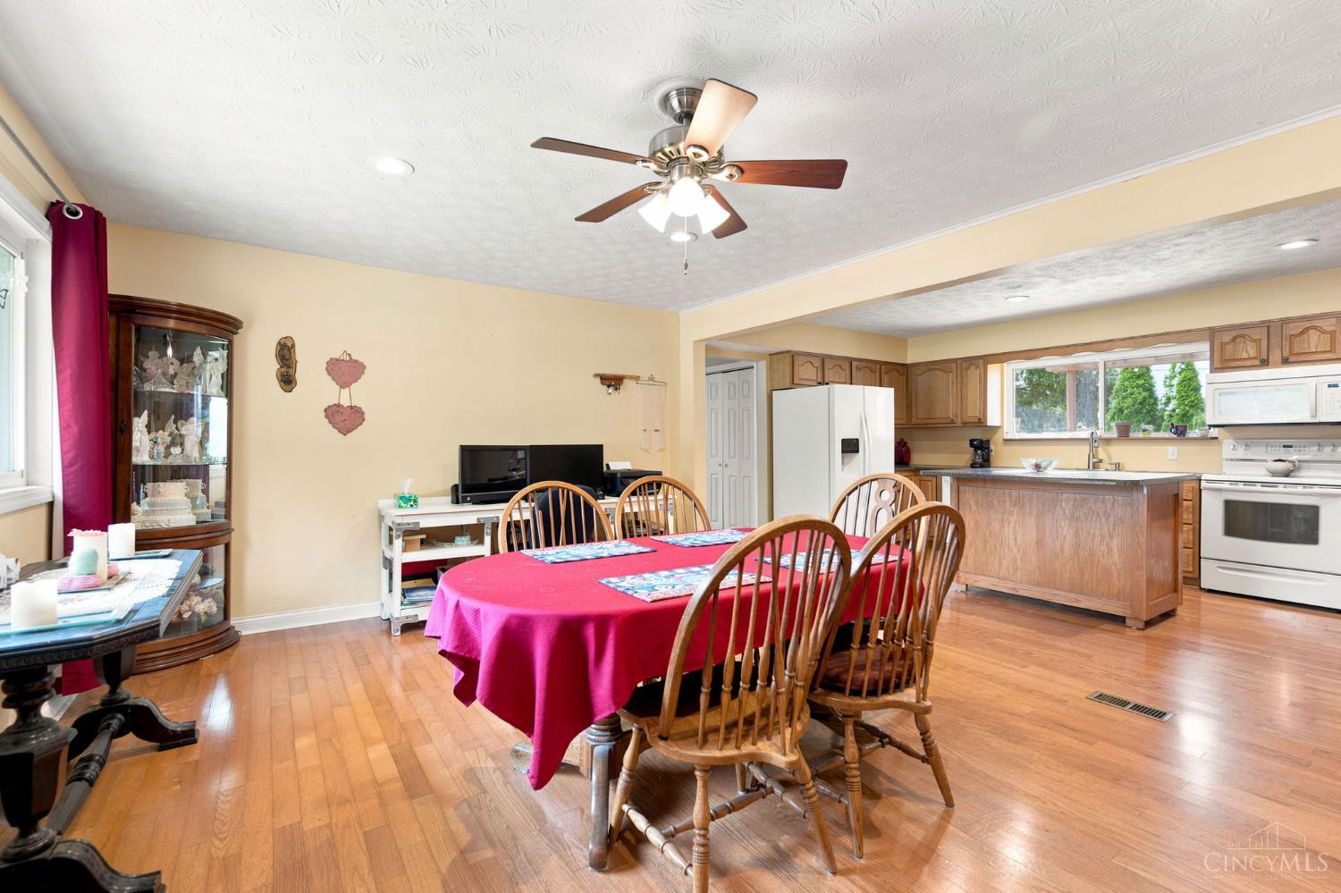 4555 Ross Avenue, Franklin Twp, OH, 45005 — photo 3