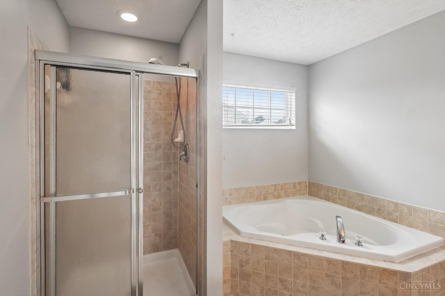 5798 Hawthorne Reserve Drive, Liberty Twp, OH, 45044 — photo 39