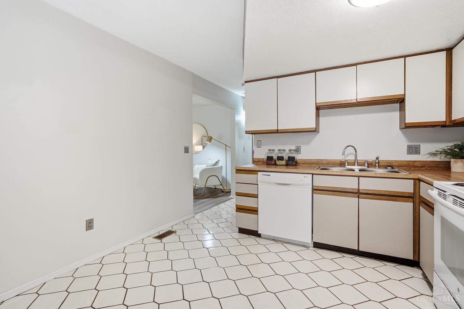 665 Hidden Valley Court, Fairborn, OH, 45324 — photo 10