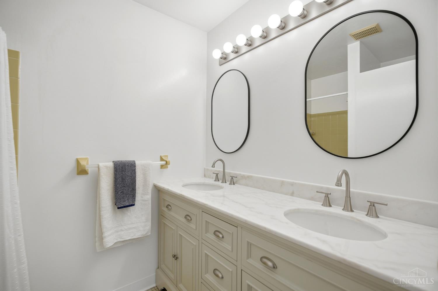 5330 Talloak Court, Cincinnati, OH, 45247 — photo 27