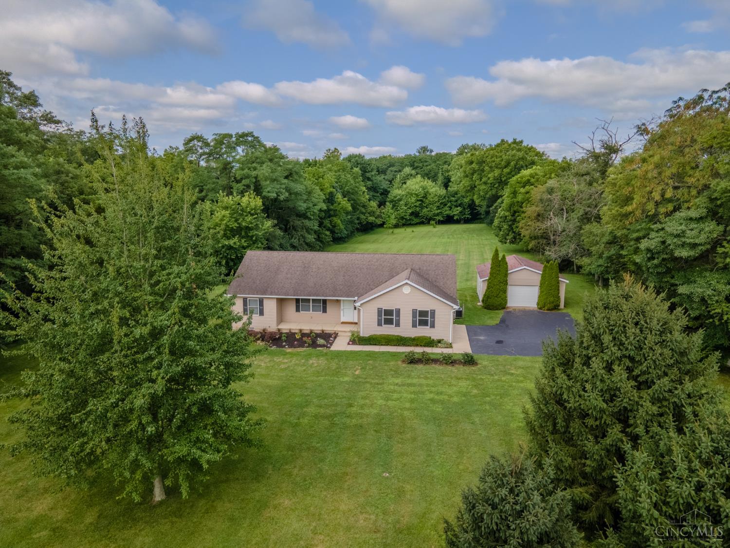 9989 Wolfe Road, New Vienna, OH, 45159