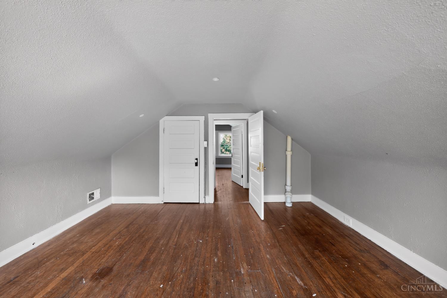 2654 cora Avenue, Cincinnati, OH, 45211 — photo 14
