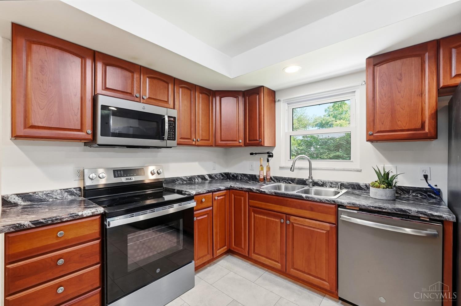 9062 Fontainebleau Terrace, Cincinnati, OH, 45231 — photo 13