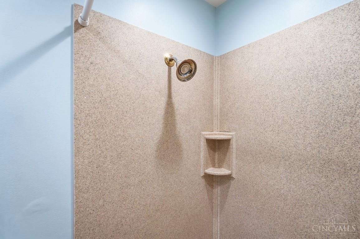 9132 Dominion Circle, Cincinnati, OH, 45249 — photo 32