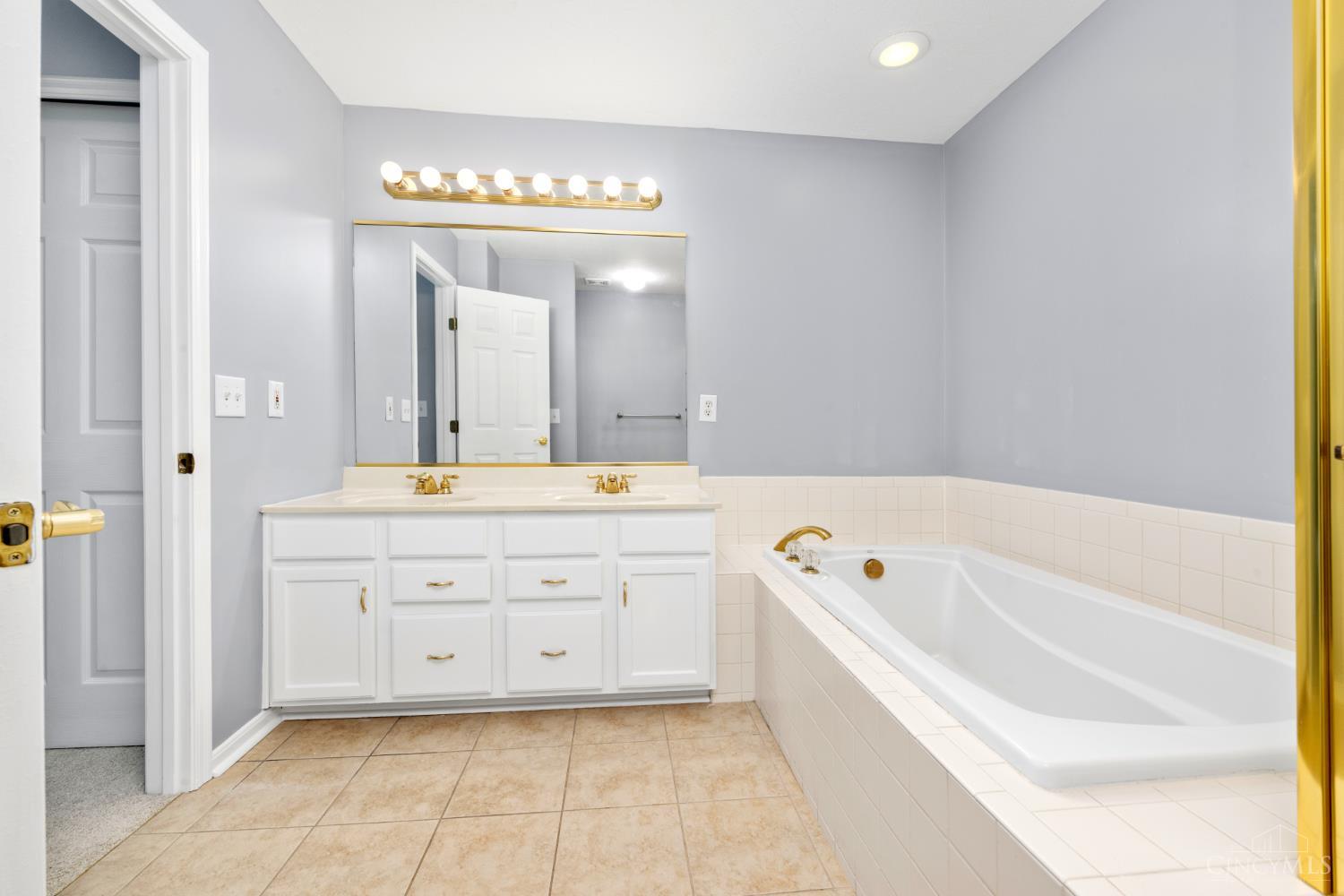 5927 Castlewood Crossing, Miami Twp, OH, 45150 — photo 16