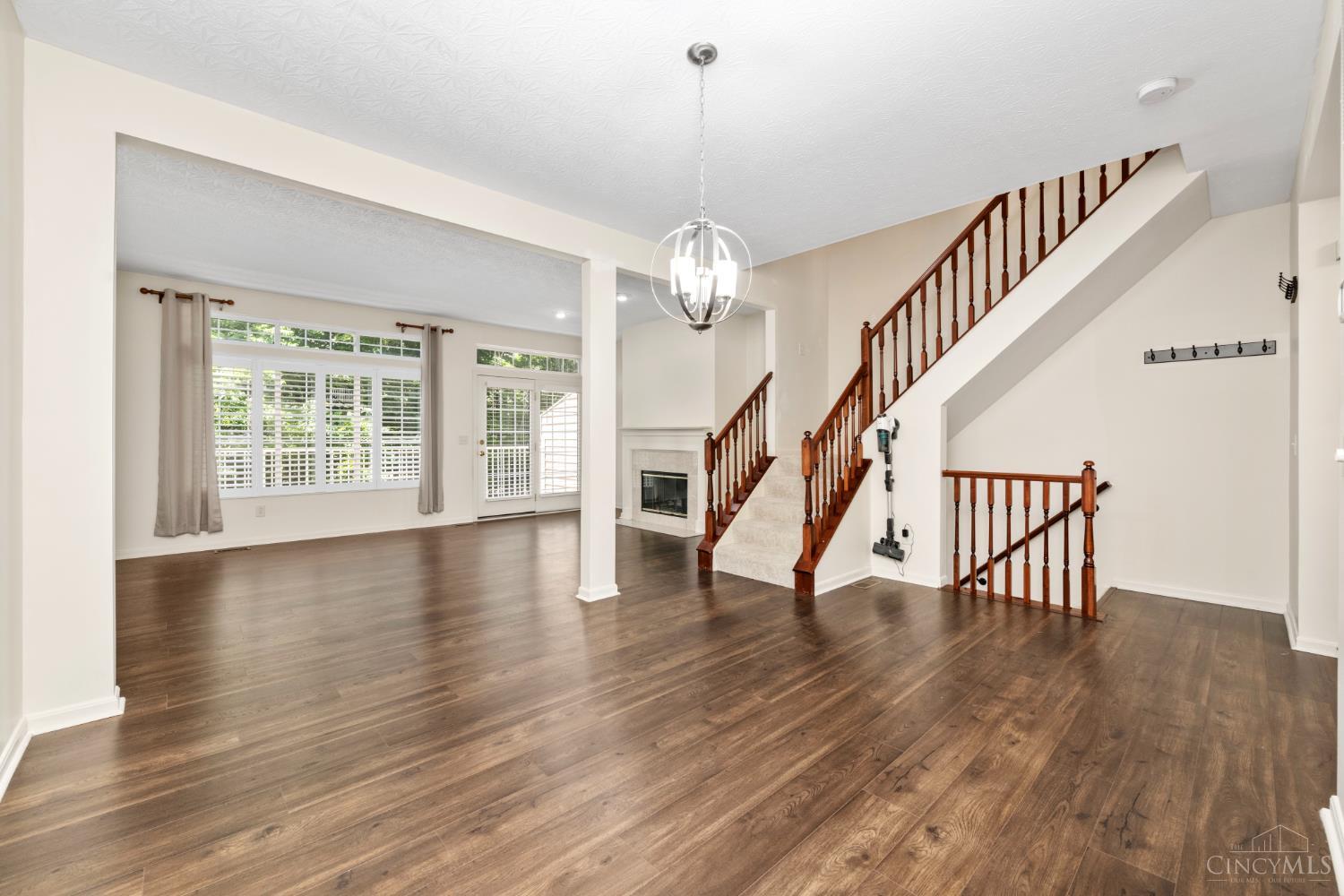 5927 Castlewood Crossing, Miami Twp, OH, 45150 — photo 7