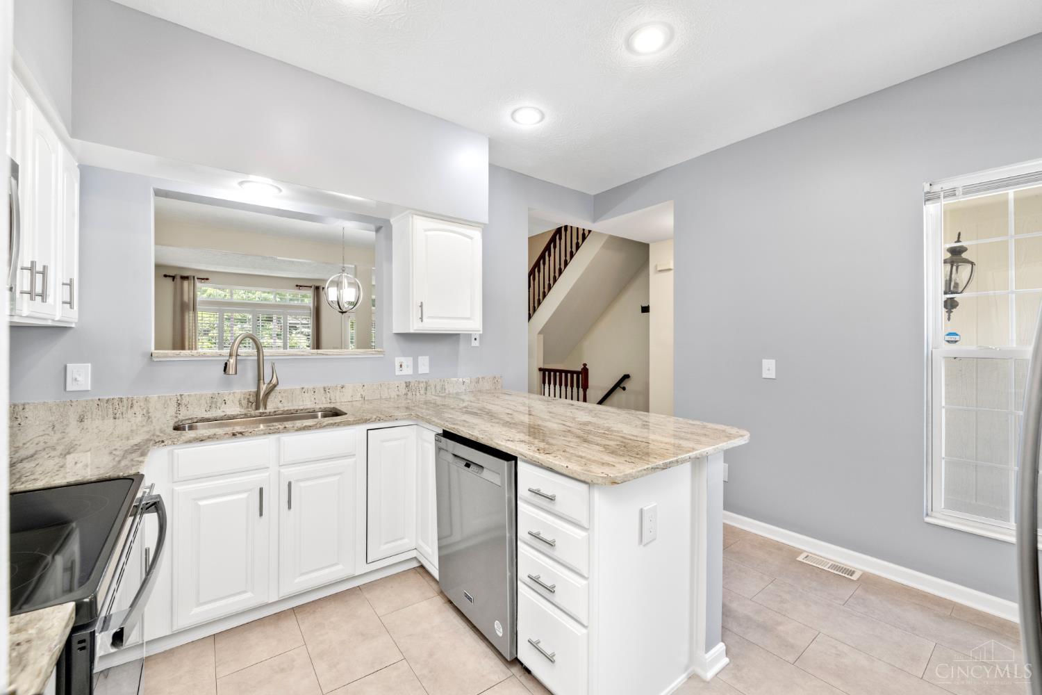 5927 Castlewood Crossing, Miami Twp, OH, 45150 — photo 3