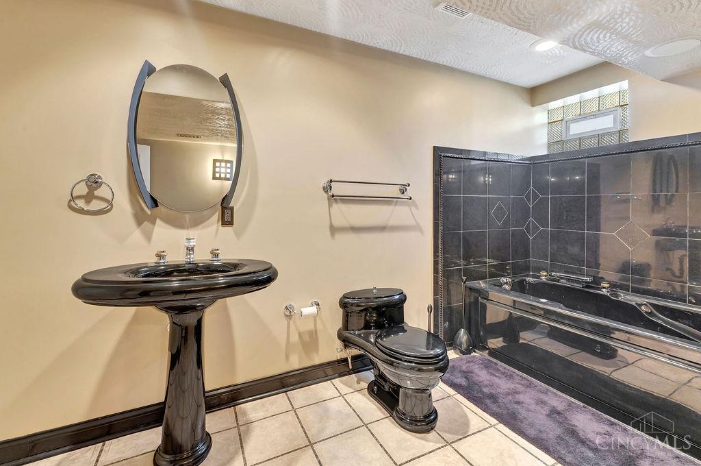 1210 Dixie Court, Cincinnati, OH, 45215 — photo 42
