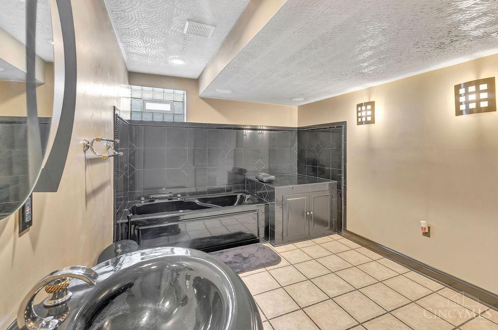 1210 Dixie Court, Cincinnati, OH, 45215 — photo 41