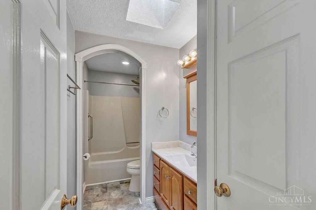 1210 Dixie Court, Cincinnati, OH, 45215 — photo 25