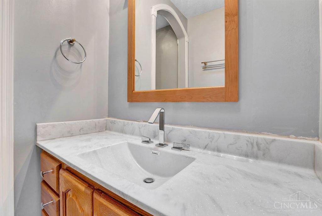 1210 Dixie Court, Cincinnati, OH, 45215 — photo 27
