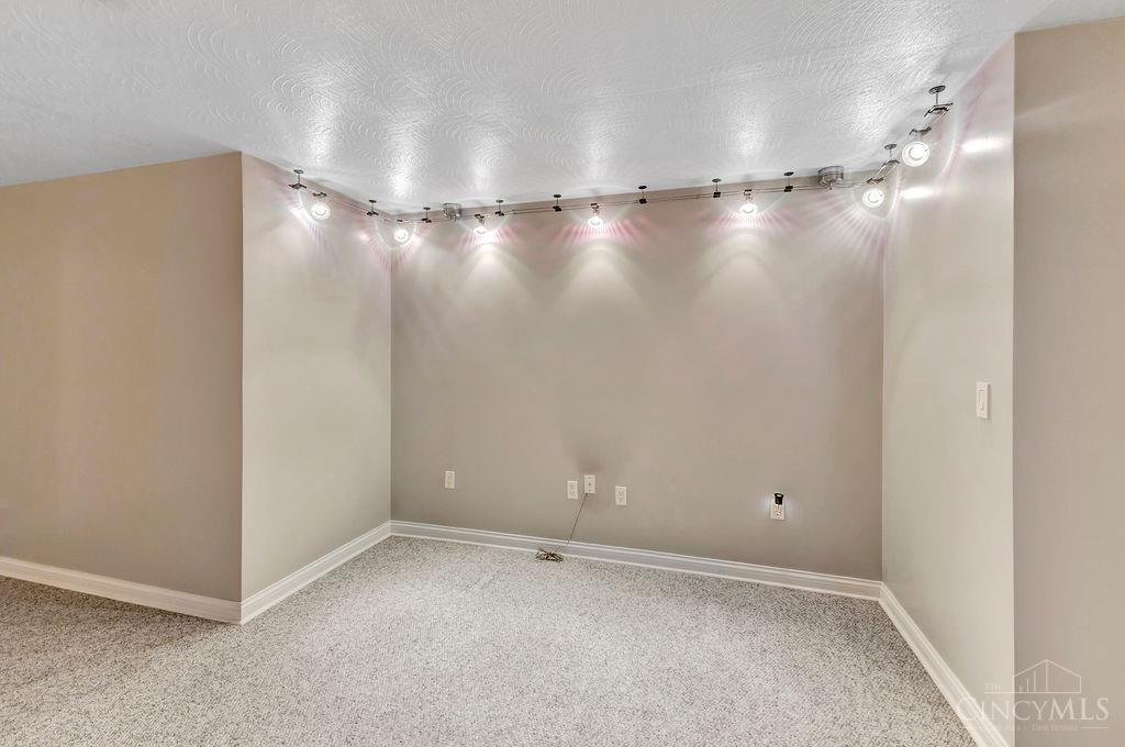 1210 Dixie Court, Cincinnati, OH, 45215 — photo 37