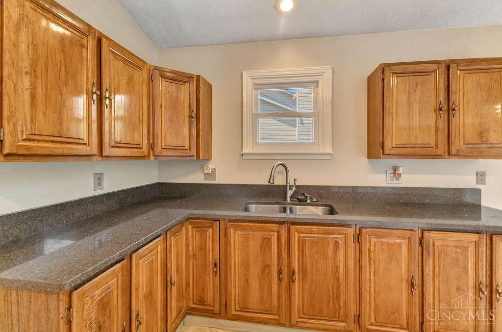 1210 Dixie Court, Cincinnati, OH, 45215 — photo 17