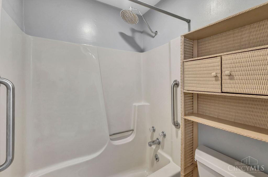 1210 Dixie Court, Cincinnati, OH, 45215 — photo 28