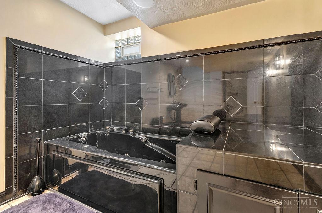 1210 Dixie Court, Cincinnati, OH, 45215 — photo 40
