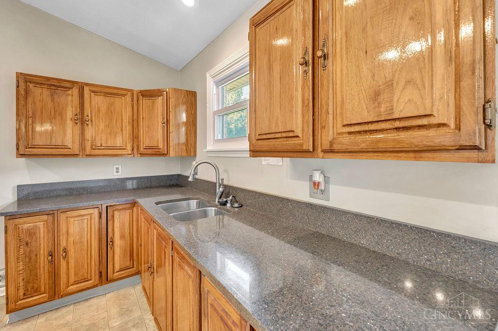 1210 Dixie Court, Cincinnati, OH, 45215 — photo 15