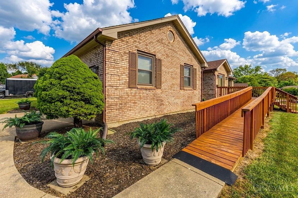 1210 Dixie Court, Cincinnati, OH, 45215 — photo 4